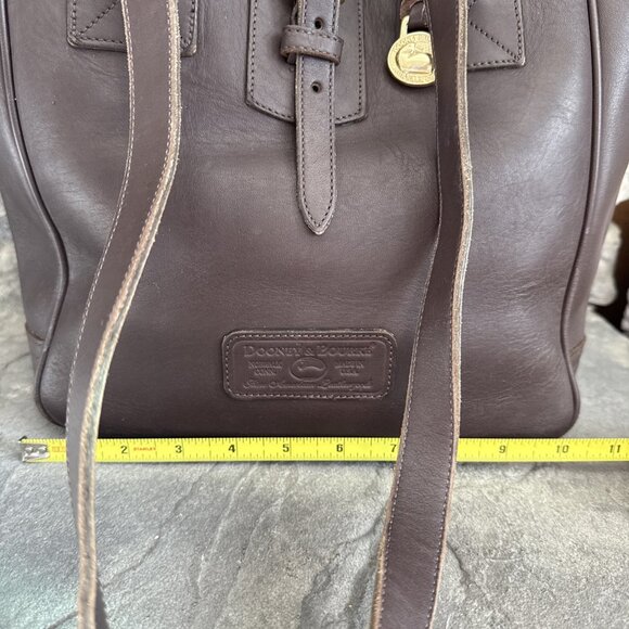VTG Dooney & Bourke USA Large Bucket Shoulder Tote Bag Brown Leather Brass - Picture 2 of 8